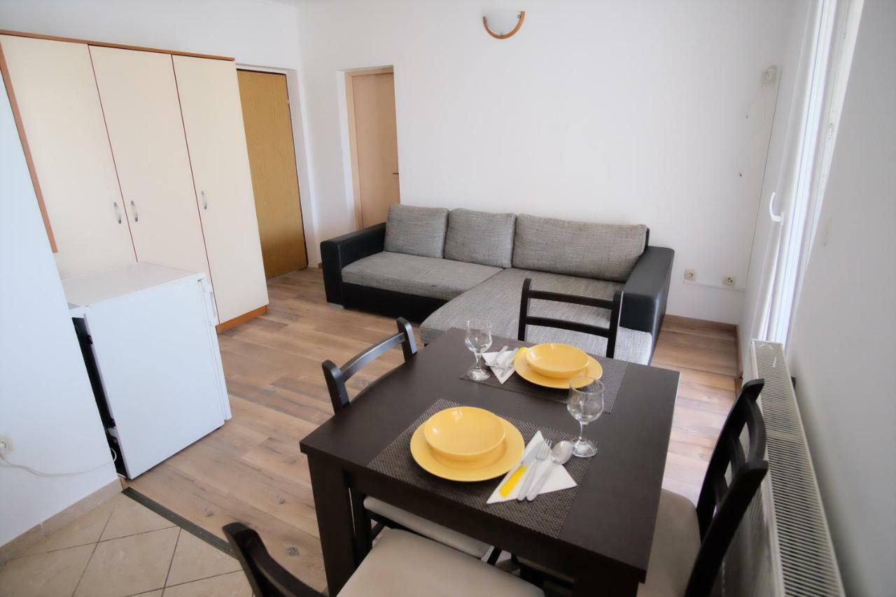 Apartmani Svemir Drage Bagian luar foto