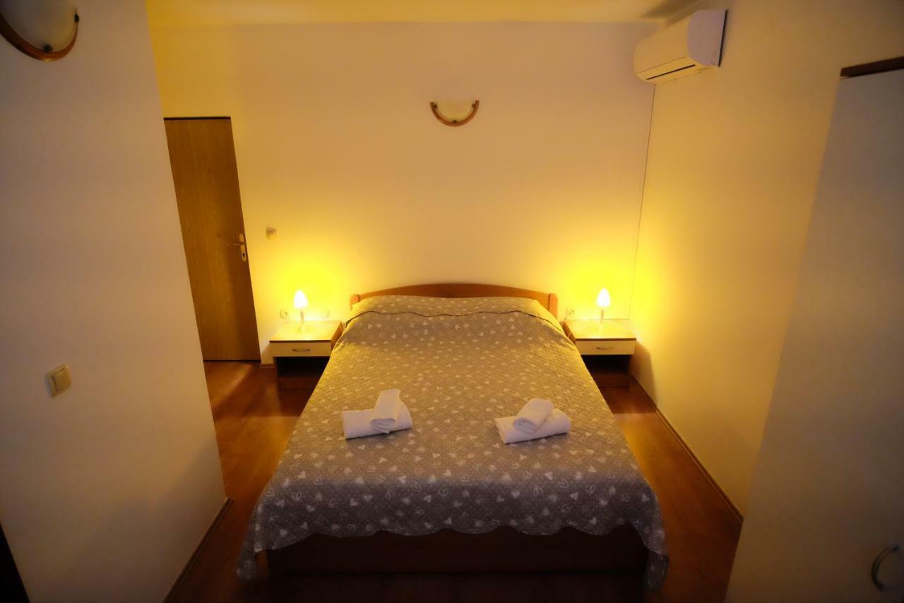 Apartmani Svemir Drage Bagian luar foto