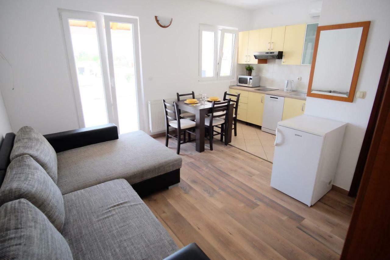 Apartmani Svemir Drage Bagian luar foto