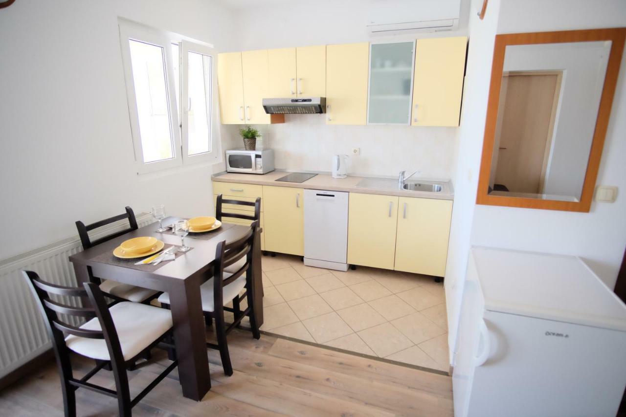 Apartmani Svemir Drage Bagian luar foto