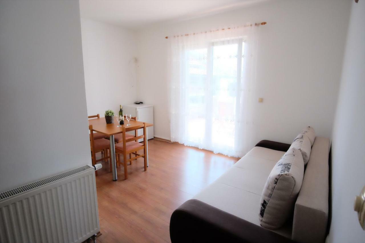 Apartmani Svemir Drage Bagian luar foto